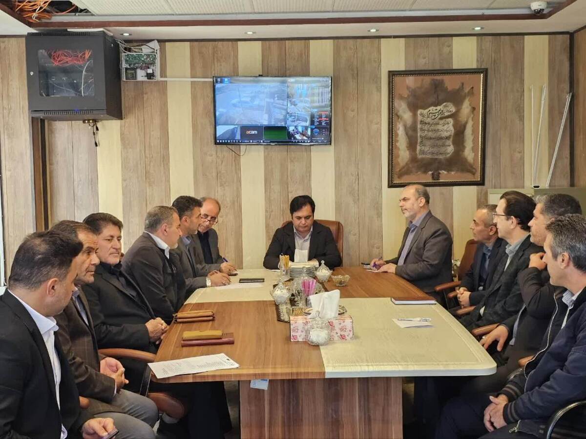 در راستای برنامه‌های دهگردشی و بررسی میدانی مسائل روستا‌های شهرستان، شمیرانی فرماندار نظرآباد به همراه معاونین، بخشدار تنکمان و جمعی از مدیران دستگاه‌های اجرایی از جمله ادارات جهاد کشاورزی، برق، مخابرات، آبفا، دامپزشکی، شبکه بهداشت، بنیاد مسکن، آموزش و پرورش و گاز، با حضور در روستای قاسم‌آباد ضمن دیدار با خانواده شهید والامقام مهدی رنجبر کهن و گرامی‌داشت یاد و خاطره شهدای والامقام، به بررسی مشکلات و نیاز‌های روستا پرداختند.