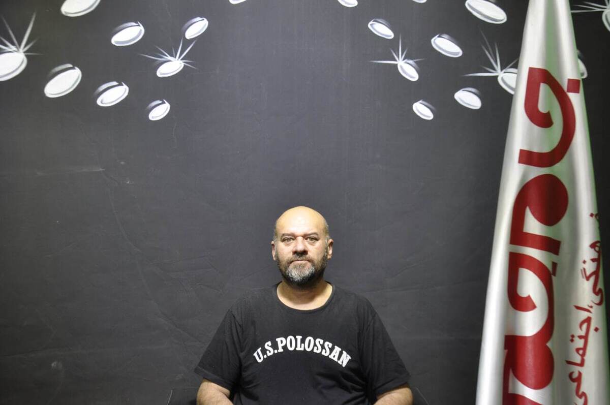 مهرداد رضوی، مالک و مدیر مجموعه‌ی «توسکا چوب رضوی»، بیش از بیست‌وپنج سال است که در صنعت چوب فعالیت دارد. ورود ایشان به این حرفه، ریشه در پیشینه‌ی خانوادگی دارد.