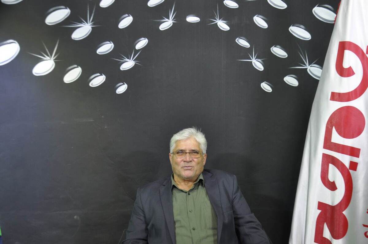 روزنامهٔ جام جم البرز، گفتگویی را با دکتر سعید احمد خان بیگی، مدیر و موسس مدرسه غیر دولتی سیروان، انجام داده است که ماحصل آن را در ذیل، می‌خوانید: