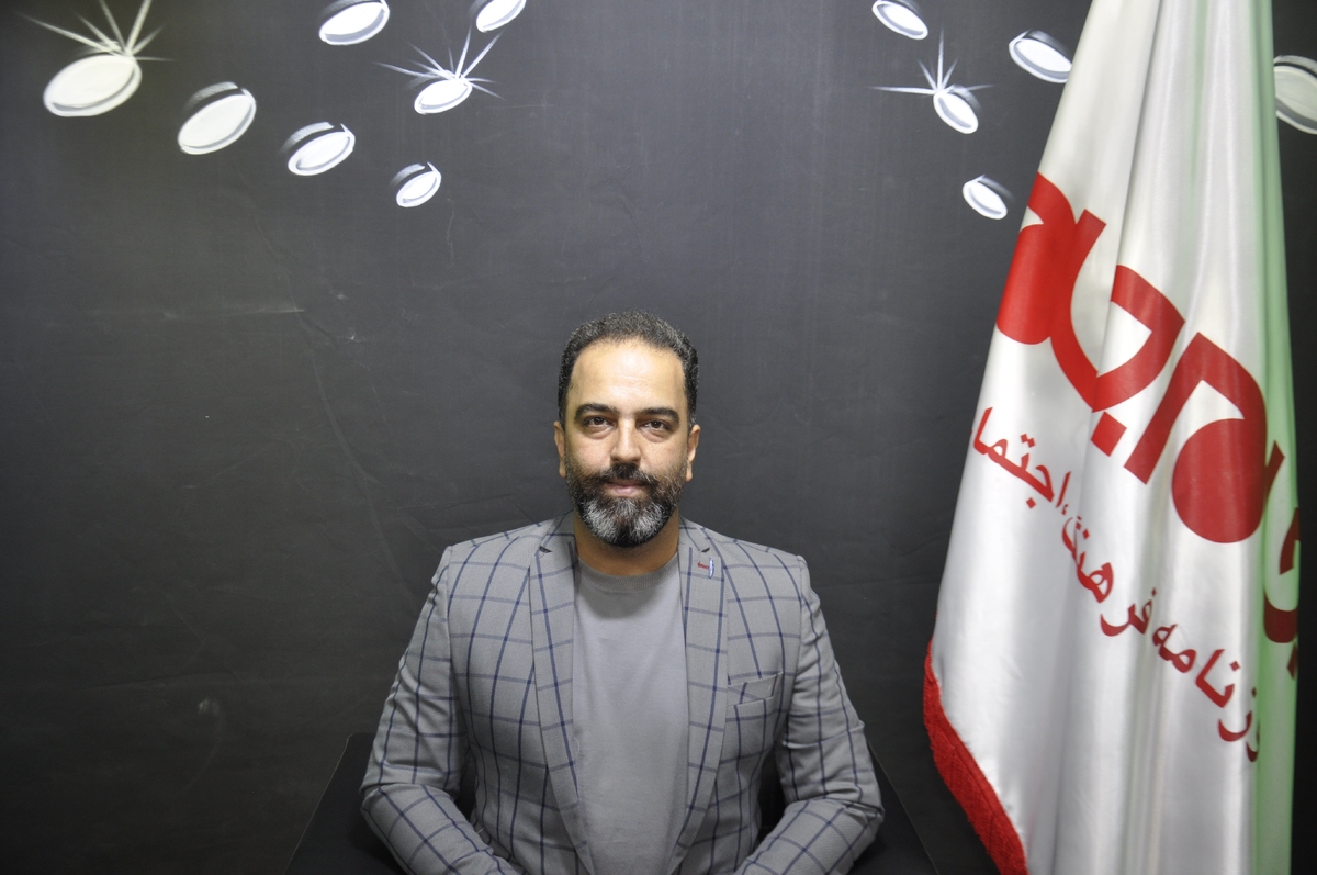 افتخار این را داشتیم تا با یکی از مدیران توانمند کشورمان گفت‌وگویی اختصاصی داشته باشیم؛ توجه شما را به مصاحبه با مهندس یاسر کریمی بنادکوکی، مدیر مجموعه کابینت و دکوراسیون کریمی، جلب می‌کنیم: