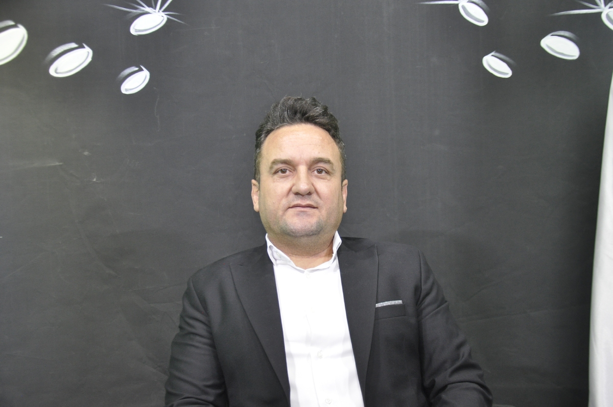 افتخار این را داشتیم تا با یکی از مدیران توانمند کشورمان گفت‌وگویی اختصاصی داشته باشیم؛ توجه شما را به مصاحبه با رضا قربانیان ، رییس هیات مدیره شرکت آساک شیمی البرز، جلب می‌کنیم: