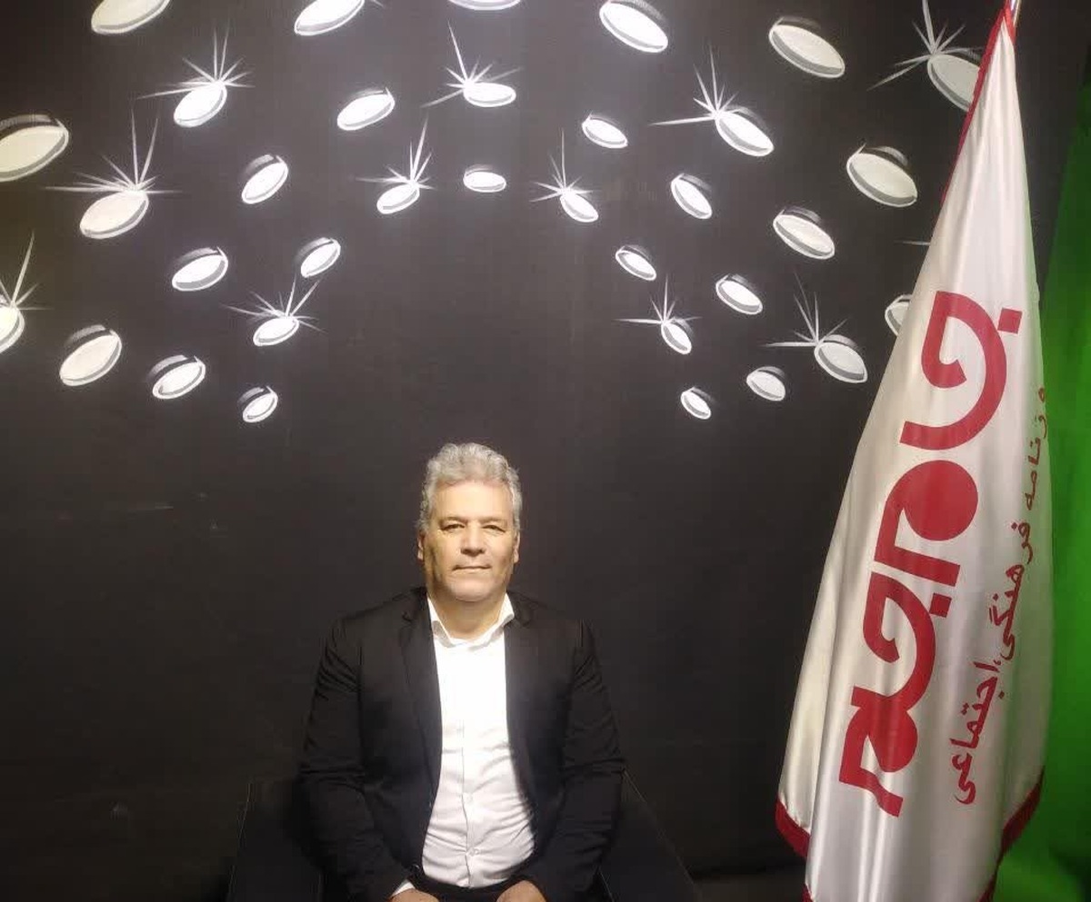 افتخار این را داشتیم تا با محمد نخعی، مدیردبیرستان دولتی حکمت خیام در کشورمان، گفتگویی اختصاصی داشته باشیم؛ توجه شما را به مصاحبه با ایشان، جلب می نماییم: