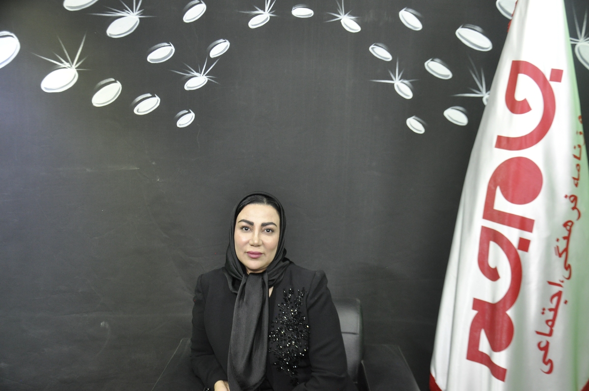 افتخار این را داشتیم تا با یکی از مدیران توانمند کشورمان ، گفتگویی اختصاصی داشته باشیم ؛ توجّه شما را به مصاحبه با ریحانه عزیزی، مدیر مجموعه بازرگانی عزیزی جلب می نماییم: