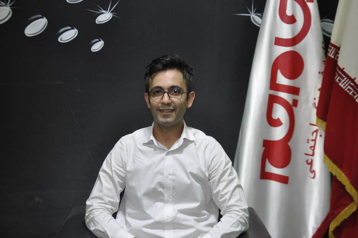 با افتخار، فرصتی دست داد تا در گفت‌وگویی اختصاصی و صمیمی، پای صحبت‌های دکتر مرتضی مدیر روستا، جراح و دندانپزشک خوشنام کشورمان، بنشینیم. از شما دعوت می‌کنیم تا در ادامه، گفت‌وگوی ویژه ما با ایشان را بخوانید: