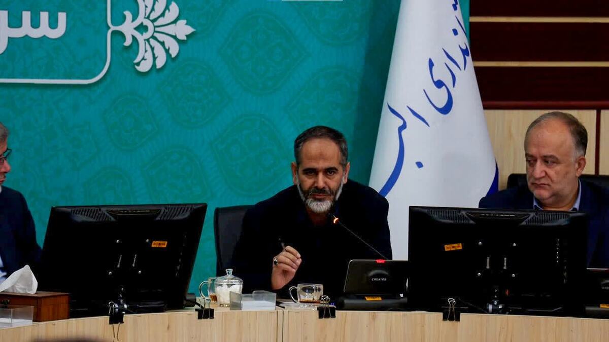 نماینده مردم البرز در مجلس شورای اسلامی هشدار داد: امنیت غذایی موضوع اصلی و اولویت ماست، عده ای به بهانه کم آبی، سیاست غلط همیشگی خود در رابطه با بازنگری در خودکفایی محصولات کشاورزی را ترویج نکنند.