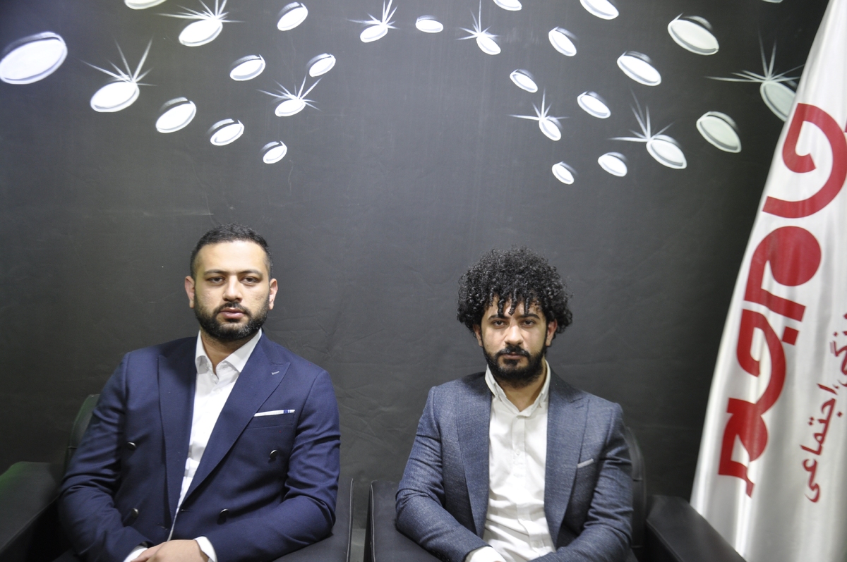 روزنامه جام جم البرز، گفتگویی را با دکتر آریا سعید نژاد، جراح و دندانپزشک  و نوید اسکندری، مدیر کلینیک دندانپزشکی آرینو، انجام داده است که ماحصل آن را در ذیل، می‌خوانید: