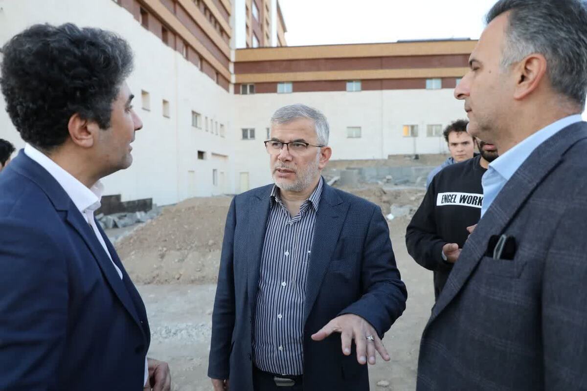 استاندار البرز در بازدید از پروژه بیمارستان سیدالشهدا(ع) کرج با اشاره به پیشرفت قابل توجه طرح، بر لزوم تسریع در تکمیل آن و هماهنگی دستگاه‌های متولی برای بهره‌برداری هرچه سریع‌تر تأکید کرد.