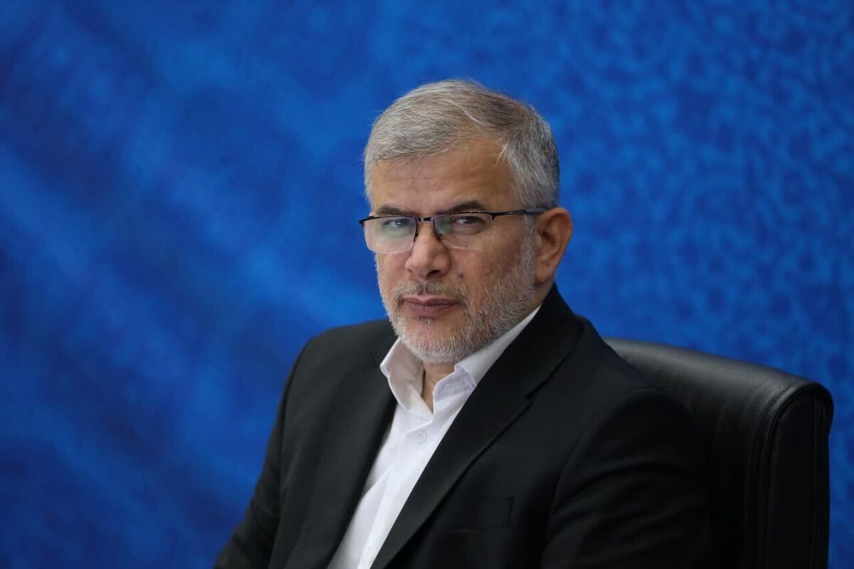 استاندار البرز گفت: مدیران استان نباید به دنبال تعطیلات باشند؛ پنجشنبه و جمعه برای مدیران استان البرز تعطیل نیست و باید از هر فرصتی برای حل مشکلات مردم استفاده کنند.