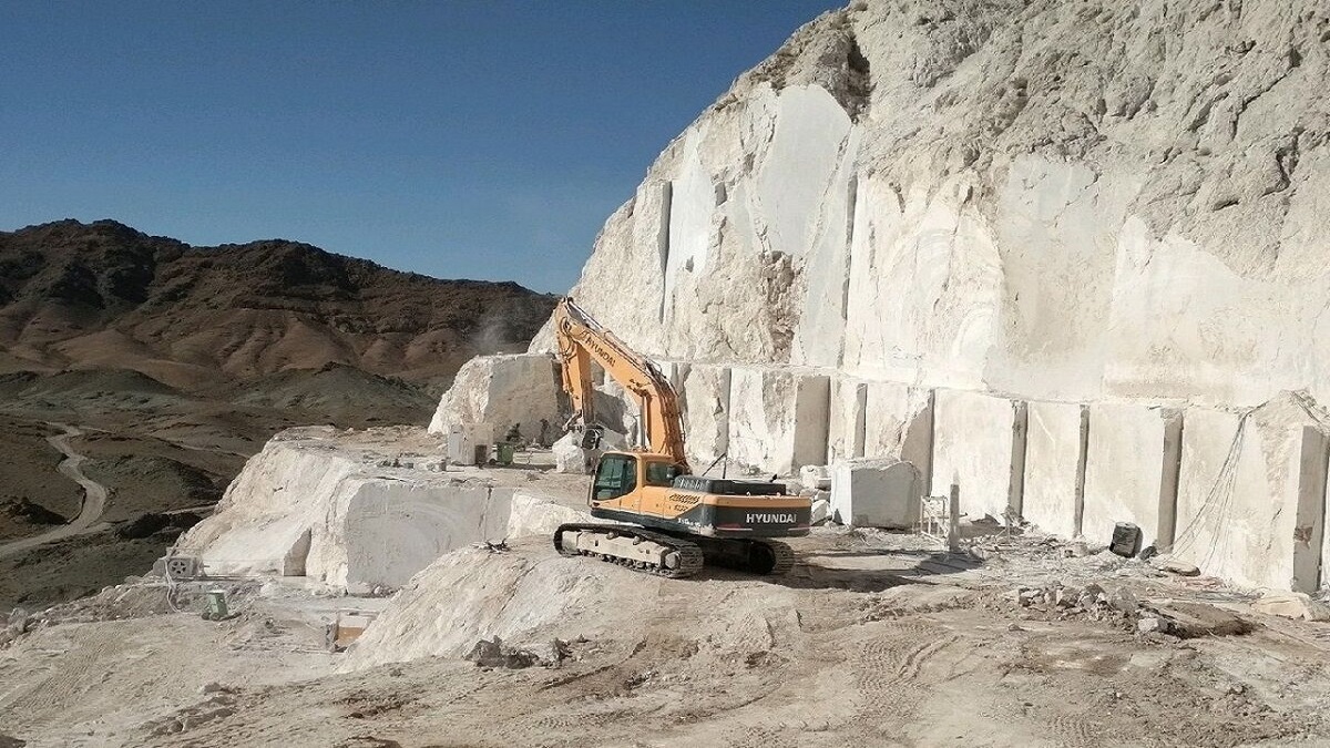 فاز عملیاتی طرح مانیتورینگ معادن با نشان گذاری و اجرای طرح در ۳۰ معدن استان البرز آغاز شد.