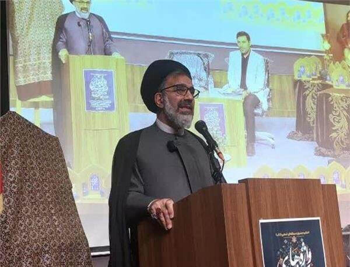 حجت الاسلام و المسلمین حسینی در اختتامیه جشنواره منطقه‌ای شعر و کتاب، با استناد به آیات الهی از جایگاه قلم، کتاب و مطالعه در تعالی انسان سخن گفت و این رویداد را تجلی نور معرفت و اندیشه دانست.