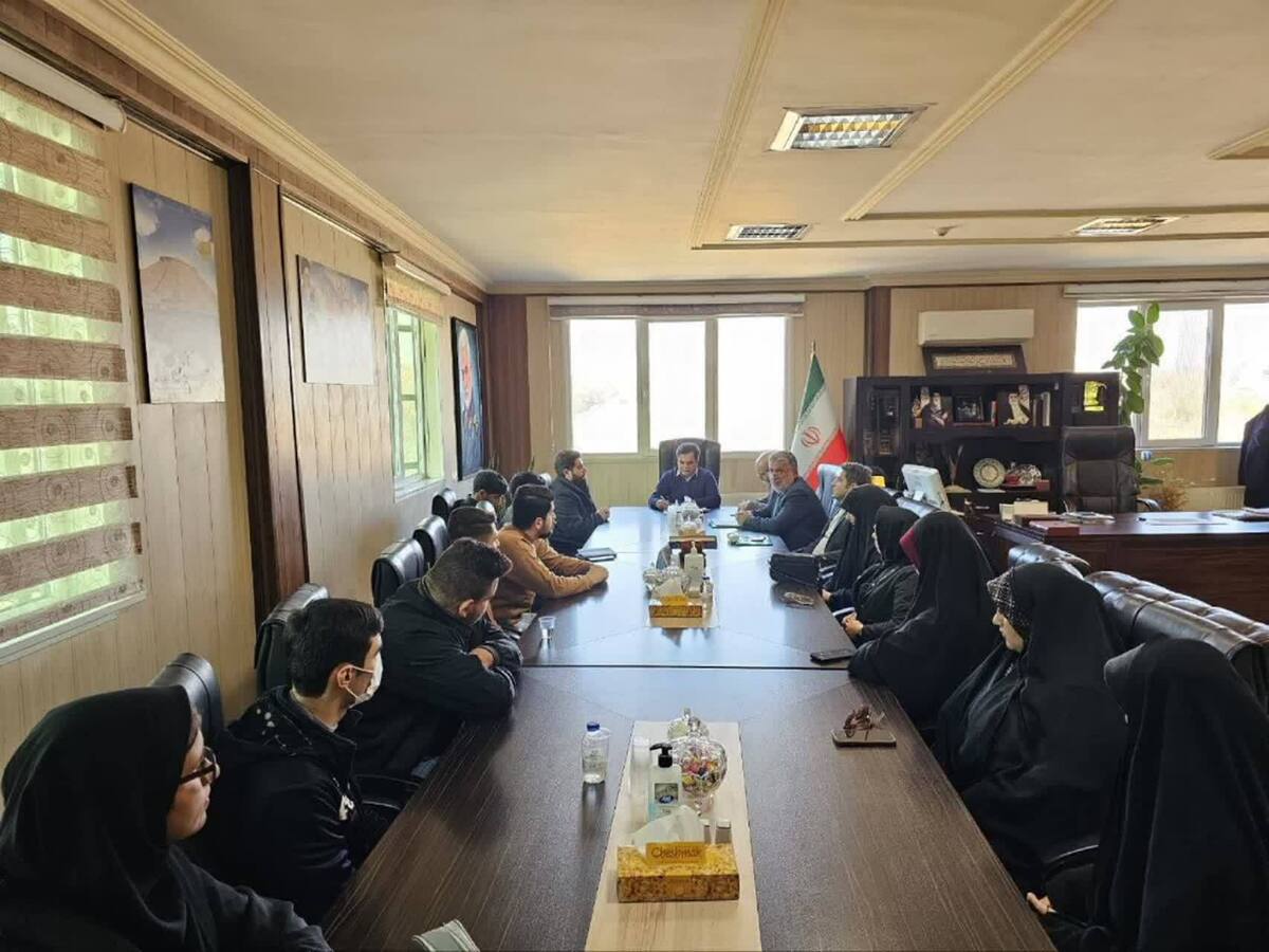 نشست مشترک مسئول بسیج دانشگاه، اعضای شورای بسیج و رئیس دانشگاه آزاد اسلامی نظرآباد با فرماندار شهرستان برگزار شد.