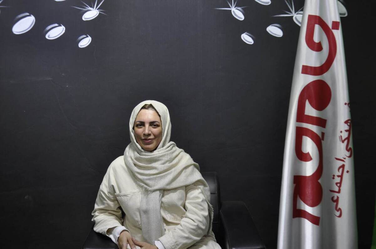 روزنامه جام جم البرز، مصاحبه‌ای با مینا میرالی، مدیر آموزشگاه خیاطی میرالی، انجام داده است که ماحصل آن را در ذیل، می‌خوانید: