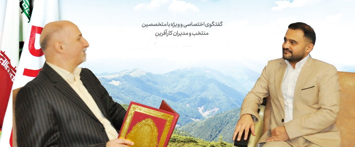 مجموعه‌ی «طلا و جواهر باقری» با بیش از دو دهه حضور مؤثر و مستمر در صنعت طلا و جواهر کشور، امروز به‌عنوان یکی از نام‌های معتبر و صاحب‌اعتبار در این عرصه شناخته می‌شود؛ مهندس طاهر باقری، مدیریت مجموعه با رویکردی خلاقانه و هوشمندانه، مسیر تعالی را به‌گونه‌ای ترسیم کرده‌اند که تمامی مراحل از طراحی و تولید تا عرضه‌ی نهایی در بستر داخلی و با رعایت بالاترین استاندارد‌های کیفی به انجام رسد. ایشان با ارائه‌ی بسته‌ی کامل خدمات مالی و فروش و درک عمیق از نیاز‌های مشتریان، کوشیده است تا فرآیند خرید را به تجربه‌ای مطمئن، شفاف و بی‌نقص بدل سازد؛ تجربه‌ای که در آن، اعتماد و آرامش، هم‌سنگ زیبایی و کیفیت جلوه‌گر می‌شوند.