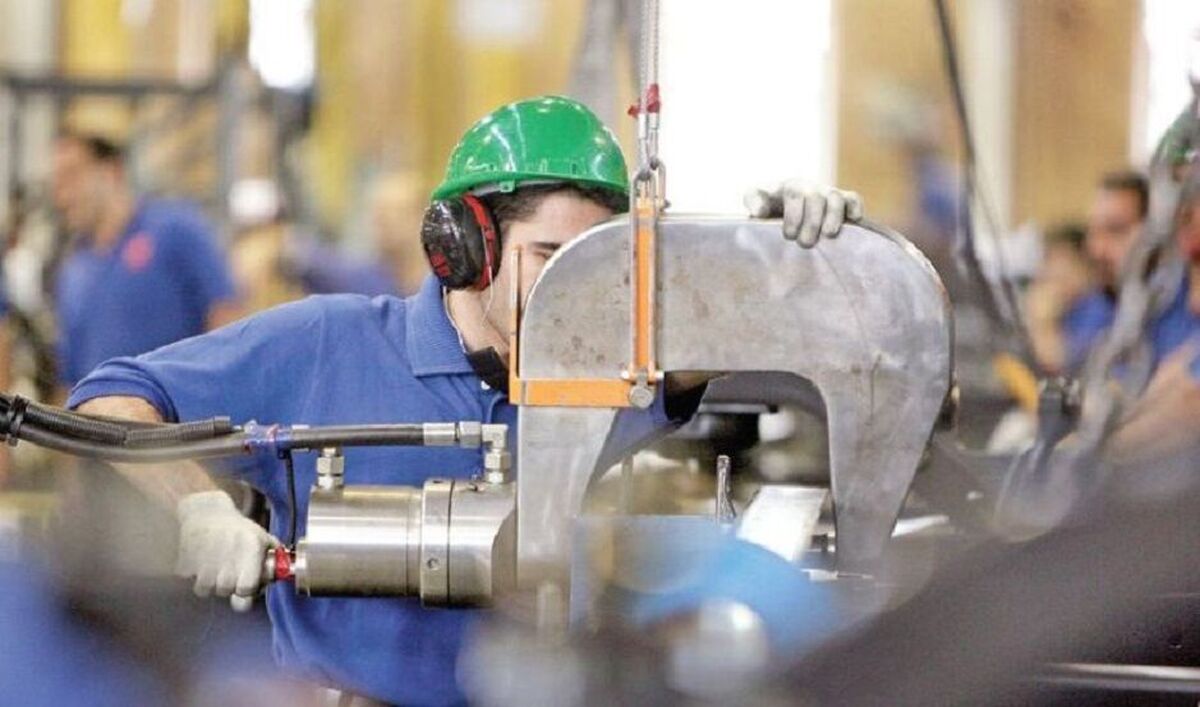 مدیرکل صمت البرز اعلام کرد در یک سال گذشته بیش از ۲ میلیارد دلار ارز برای صنعتگران استان تامین شده است، اما ۴۸ درصد نیاز ارزی باقی‌مانده است.