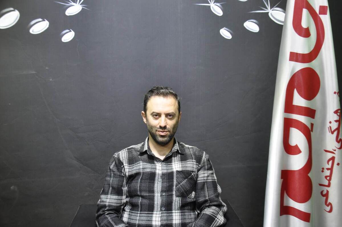 روزنامه جام جم البرز، مصاحبه‌ای را با مهرداد اکبری، سرپرست فروش شرکت سازه بستر آروشا، انجام داده است که ماحصل آن را در ذیل، می‌خوانید: