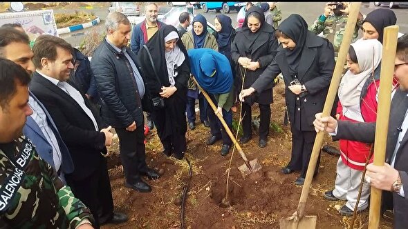 پویش درختکاری در سایه مادر به مناسبت ولادت حضرت زهرا (س) در طالقان