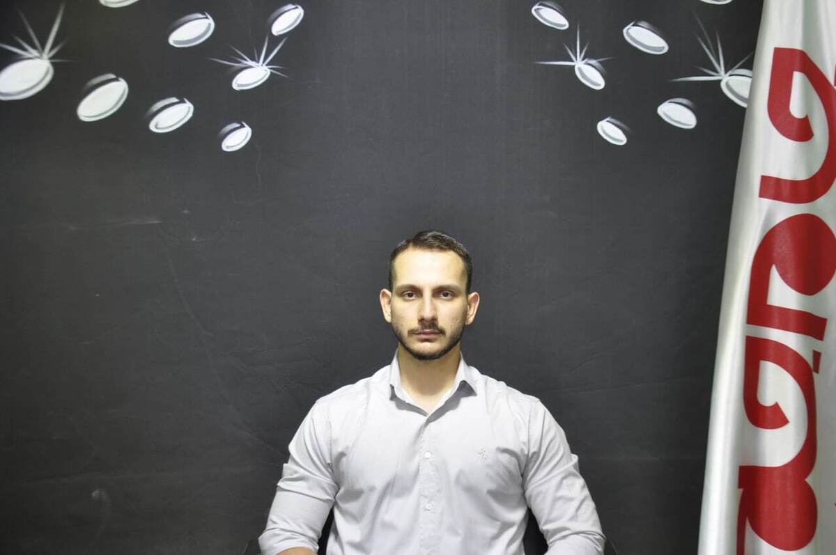 روزنامه جام جم البرز، مصاحبه‌ای با ایلیا محدث، مدیر فروشگاه ایلیفون، انجام داده است که ماحصل آن را در ذیل، می‌خوانید: