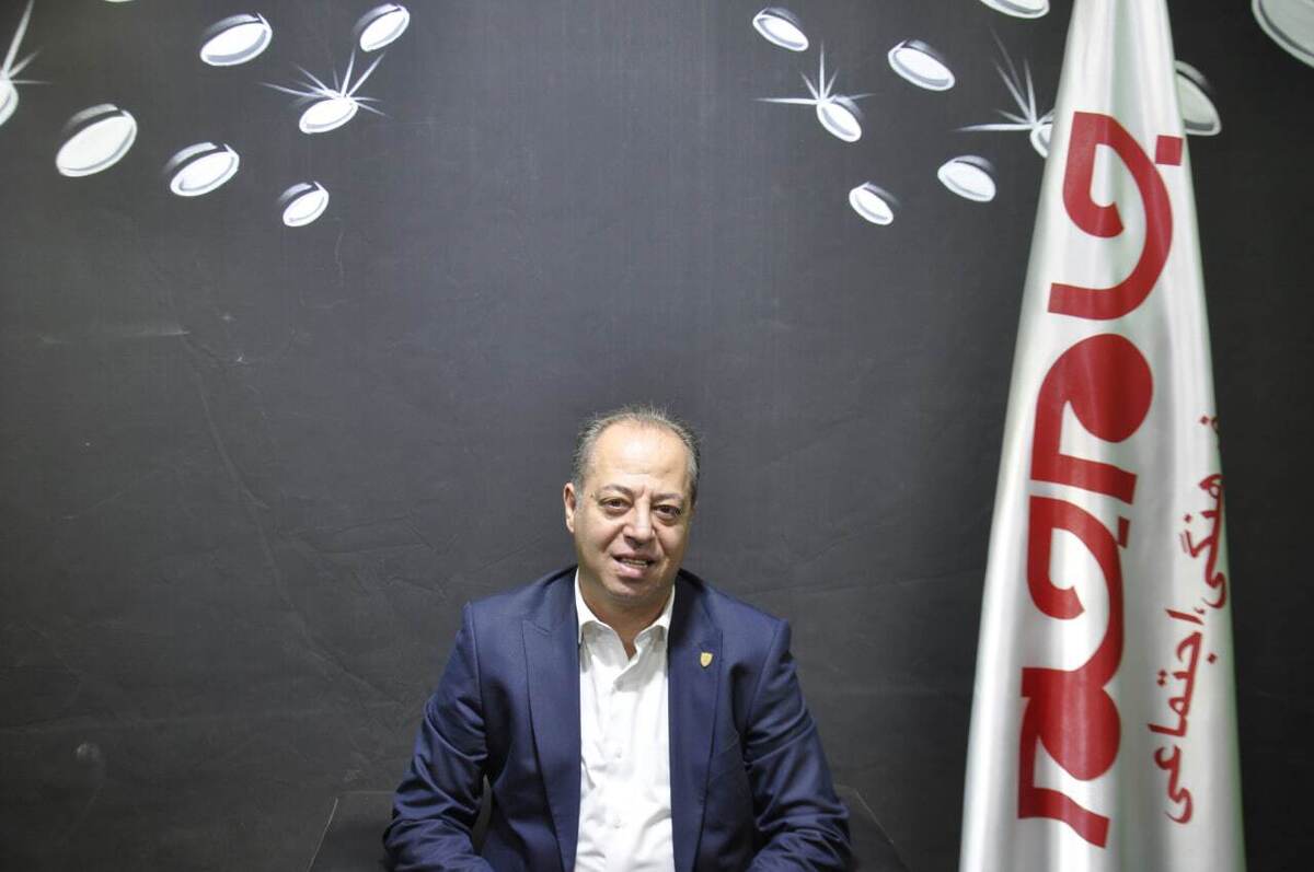 روزنامه جام جم البرز، مصاحبه‌ای با شاهرخ اصیل، مدیریت گالری ساعت شاهرخ، انجام داده است که ماحصل آن را در ذیل، می‌خوانید: