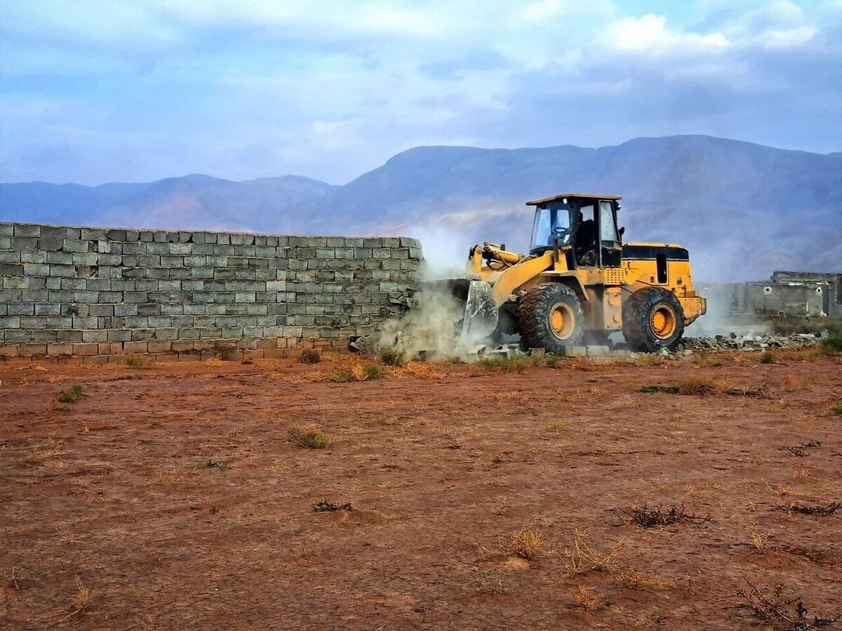 رئیس سازمان جهاد کشاورزی البرز با بیان اینکه استان به‌شدت در معرض هجوم ساخت‌وساز‌های غیرقانونی قرار گرفته است، گفت: سالانه بین ۱۰ تا ۱۳ هزار مورد تخلف تغییر کاربری شناسایی می‌کنیم.