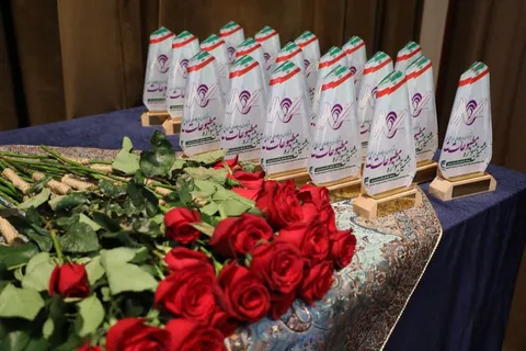 تجلیل از سرپرست روزنامه جام جم البرز در هشتمین جشنواره رسانه‌ای مطبوعات استان