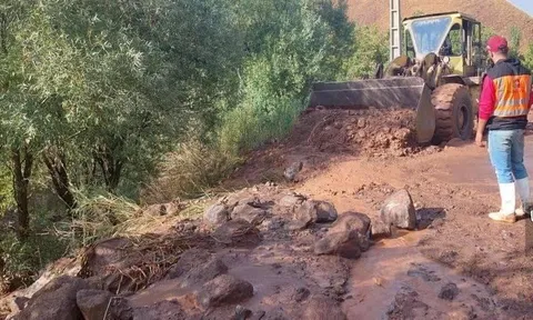 وقوع سیلاب در محورهای  مواصلاتی شهرستان طالقان