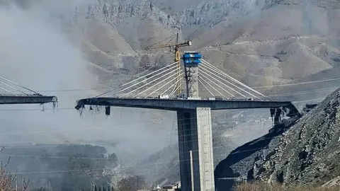 ۳.۵ همت برای بازسازی پل شهید رئیسی