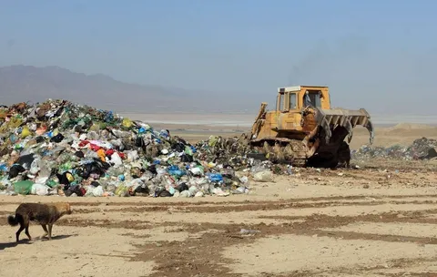 انباشت پلاستیک در اطراف چهارباغ